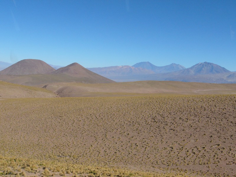 P1080386.JPG - From the road going west from Geiser del Tatio to Caspana.