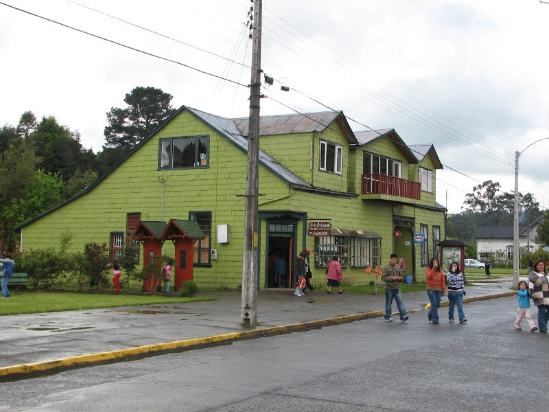 IMG_5813.jpg - A 15 minute bus ride away from Puerto Varas is the pretty German settlement of Fruitillar.