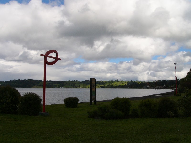 P1080648.JPG - The promenade by the lake with this oversized musical note.
