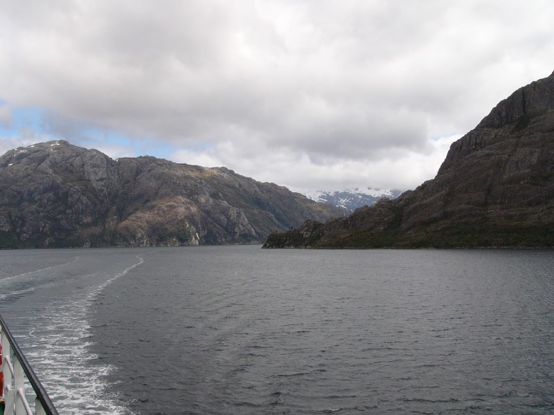 P1090015.JPG - Day 4: 12:45 pm. Turning corners. You get to enjoy these small pleasures if there is no TV.