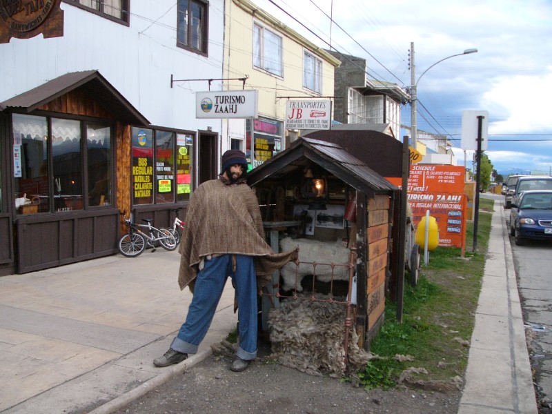 P1090277.JPG - Tourism in Puerto Natales