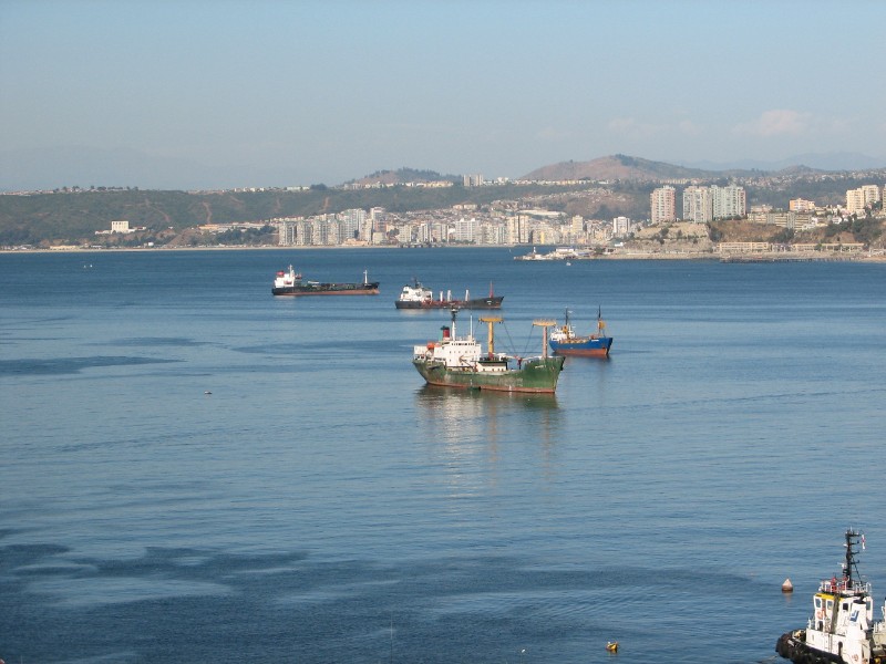 IMG_6482.JPG - The beaches of Viña del Mar in the distance across the bay.