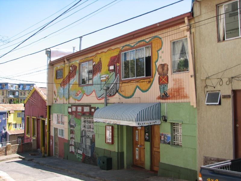 IMG_6505.JPG - Colorful fascade of building at the top of Ascensor Concepcion