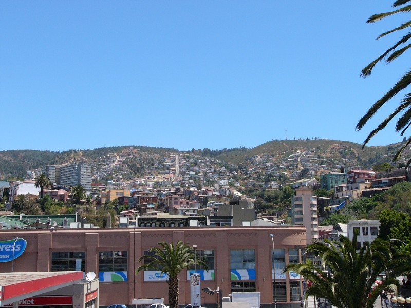 P1090418.JPG - Valparaiso hills from Estacion Bellavista