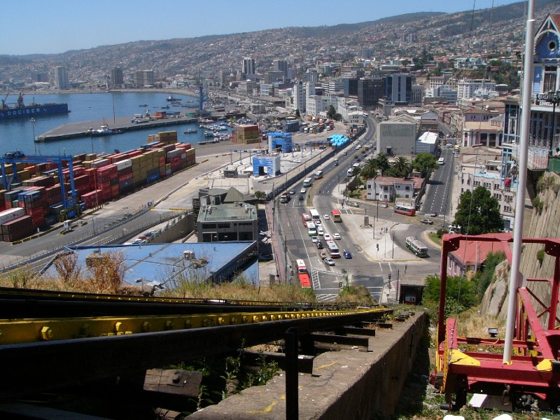 P1090438.JPG - View of the port, El Plan and the surrounding hills from Cerro Artilleria